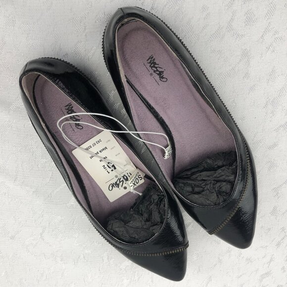 Mossimo Vallie Glossy Black Patent Zipper Flat Pointed-Toe Shoes Size 5½ - Picture 3 of 10